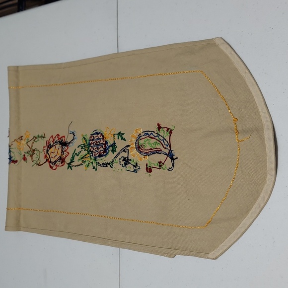 Beautiful Embroidery runner, Hand made(InvS112) - Picture 7 of 7